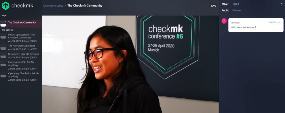 Faye hat in ihrem Vortrag unsere Pläne mit der Checkmk Community vorgestellt. Faye während ihrer Präsentation über die Checkmk Community.